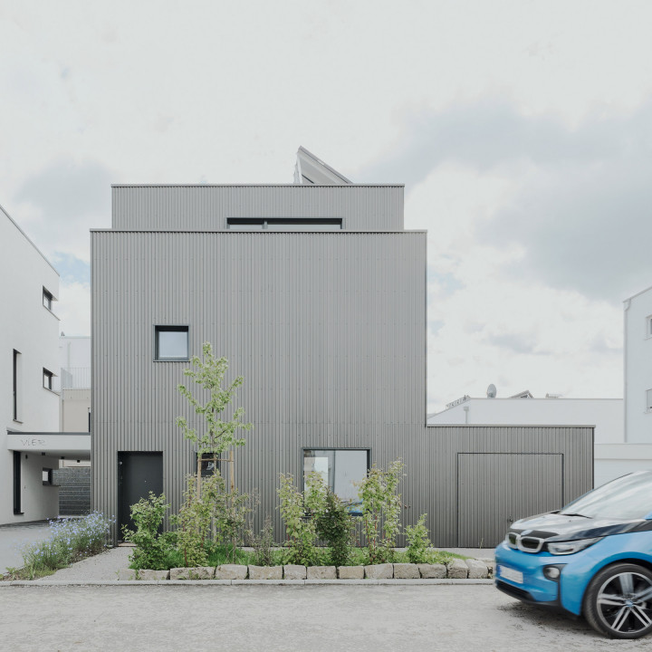 B16 170512235 quadr v2