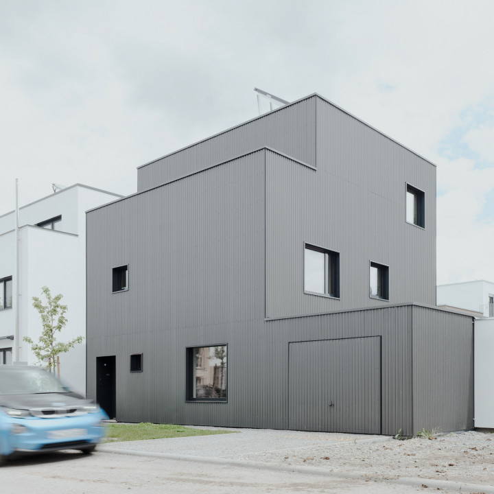 B16 170512889 quadr v2