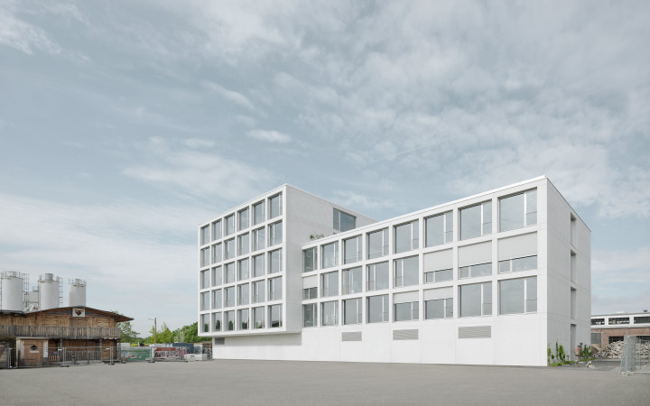 FUX BG 190516011B v2