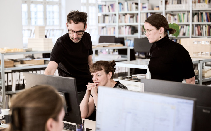 25 05 15BHundF0932HiRes